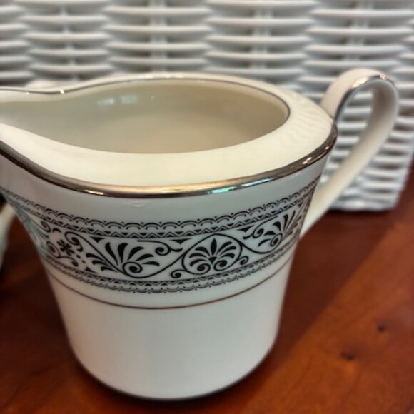 Noritake Ivory China Prelude #7570 Sugar Bowl wLid & Creamer Set Black Scrolls - Picture 4 of 9